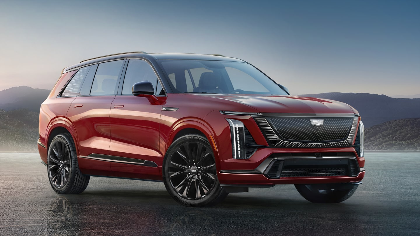 2026 Cadillac LYRIQ vs VISTIQ: Which Electric SUV Fits Your Lifestyle?